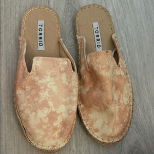 Torrid Peach and Cream Espadrille Mules